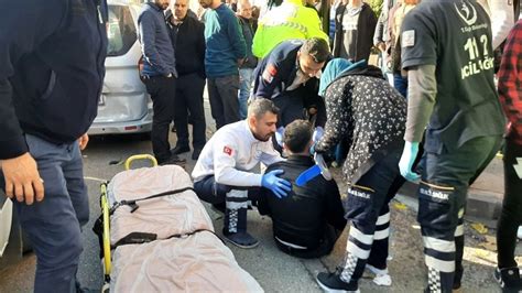 Zeytinburnu’nda hafif ticari araç ile motosiklet çarpıştı: 1 yaralı